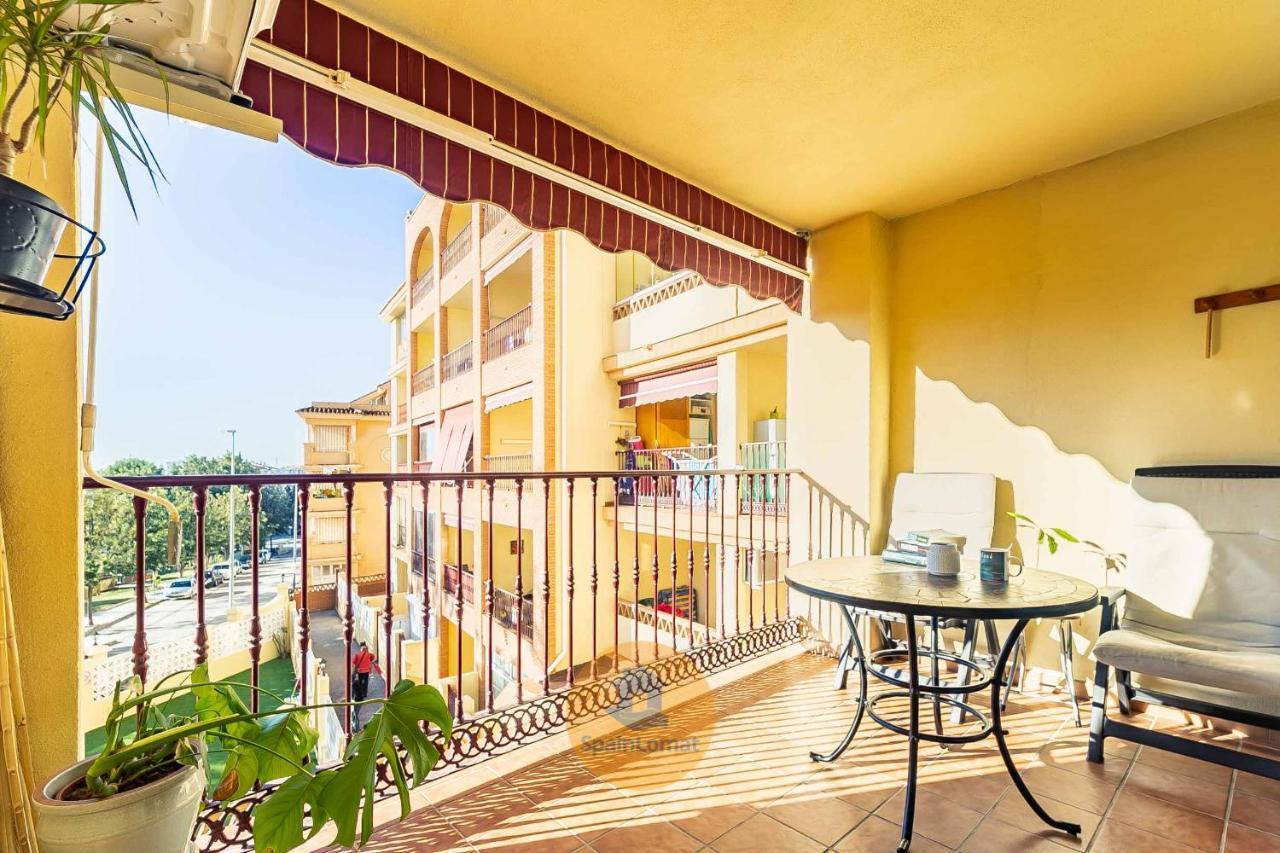 Nice 2 Bedroom Apartment For Family In Los Pacos Фуeнхирола Екстериор снимка